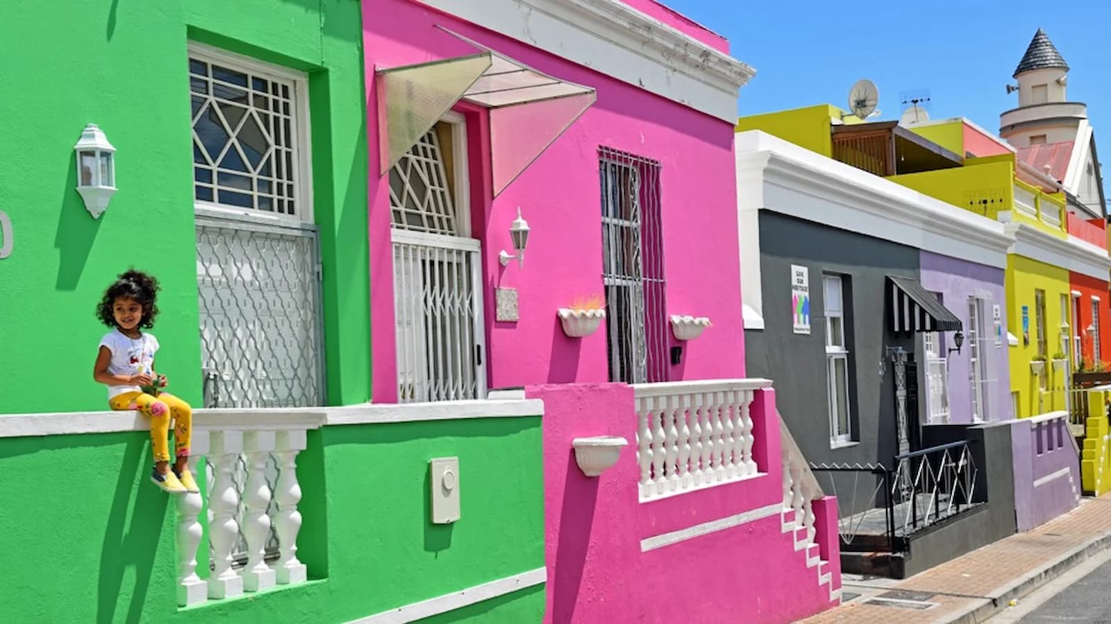 Vibrant, colorful homes in the historic Bo-Kaap district of Cape Town, a highlight of the city exploration during this South Africa history and culture tour.