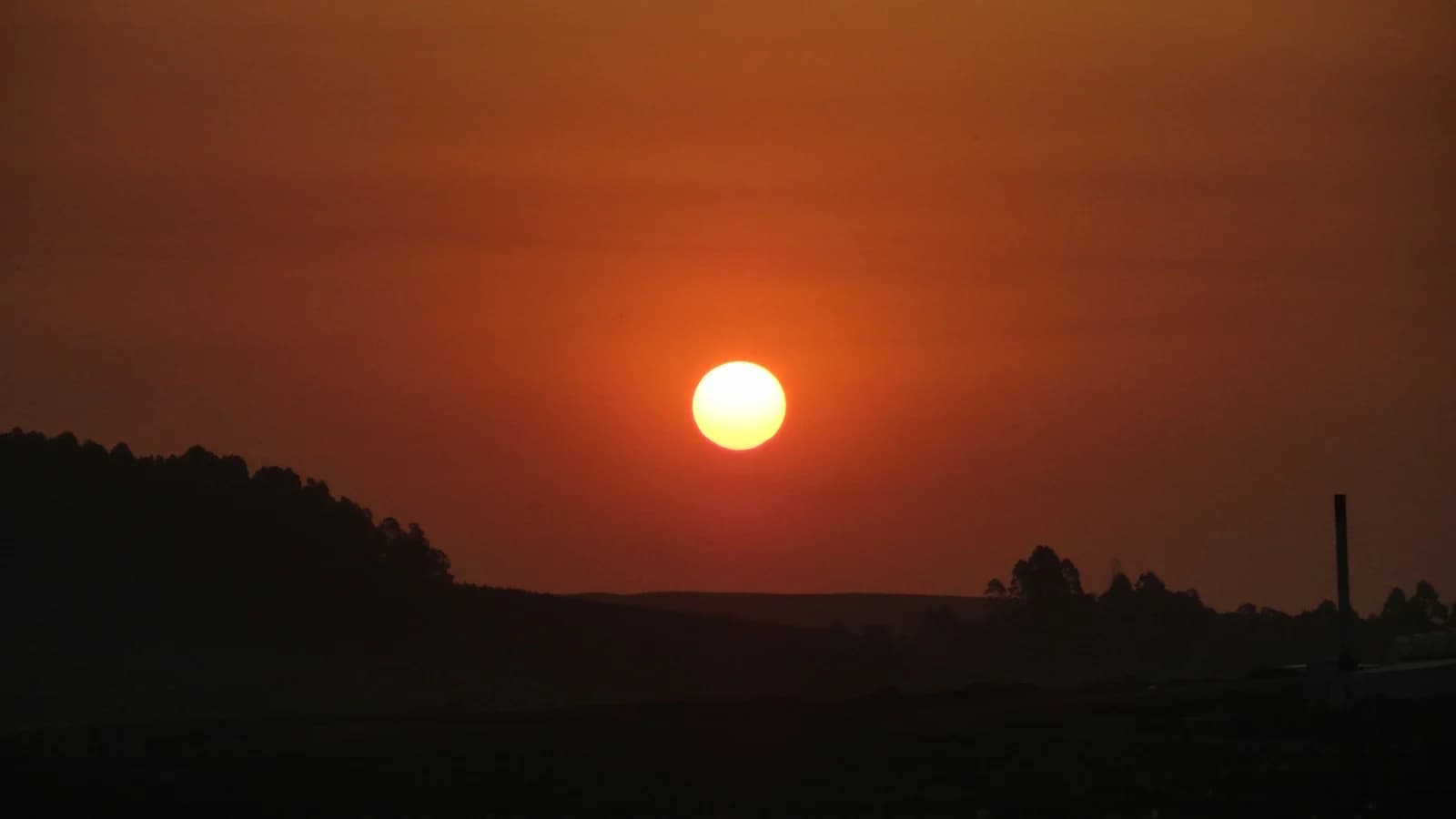 Stunning sunset over the KwaZulu-Natal landscape, evoking the historic battlefields of the Zulu and South African Wars extension.